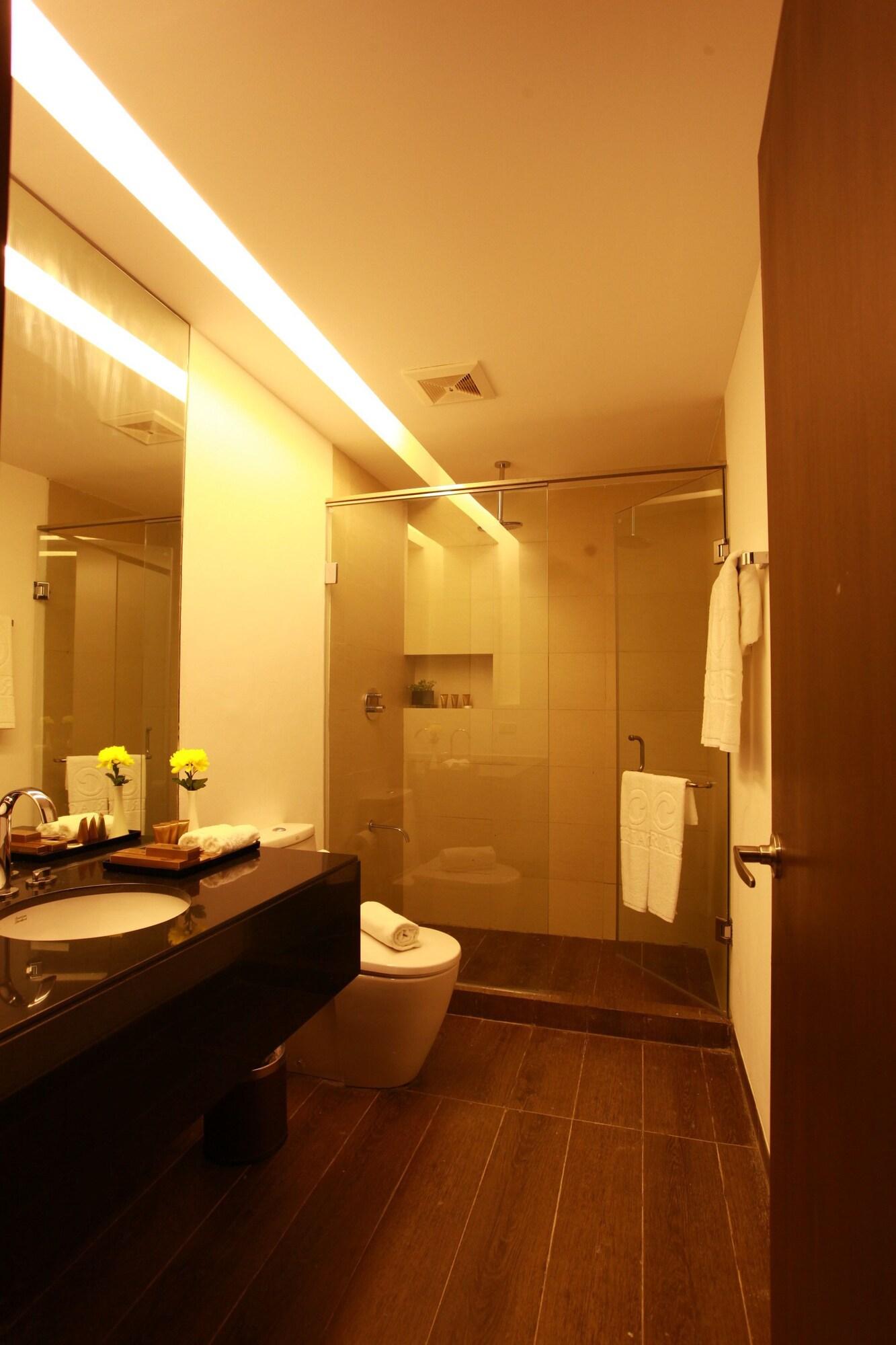 Ciriaco Hotel And Resort Calbayog Buitenkant foto